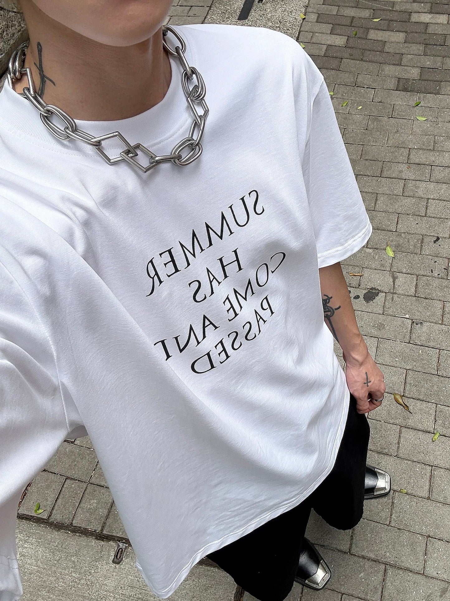 モノトーンロゴデザインTシャツ bt2153